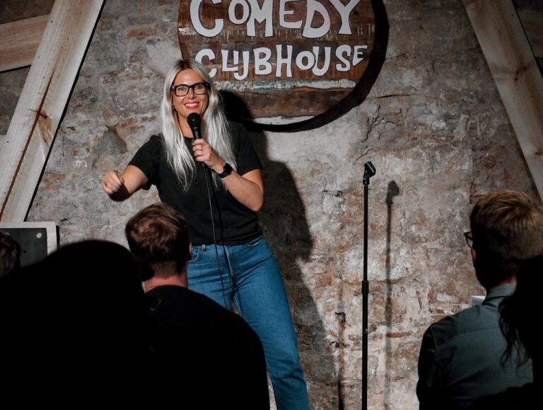 Michelle Ahern performs at Barcelona's Comedy Clubhouse